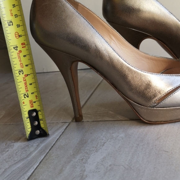 Leather gold and silver peep-toe pumps - Picture 4 of 16